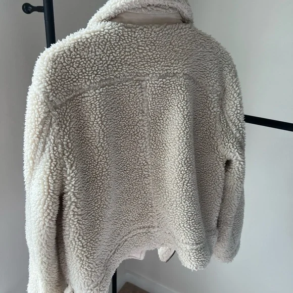 ASTR the Label Brooklyn Faux Fur Moto Jacket in Ivory Size Small Pre-Loved - Picture 12 of 13